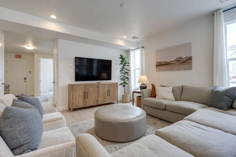 12 Mi to Sand Hollow: Spacious Home w/ Game Room House in Washington