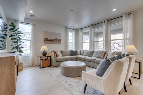 12 Mi to Sand Hollow: Spacious Home w/ Game Room House in Washington