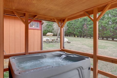 Blue Ridge Hideaway! Cabin w/ Hot Tub & Views House in Hot Springs
