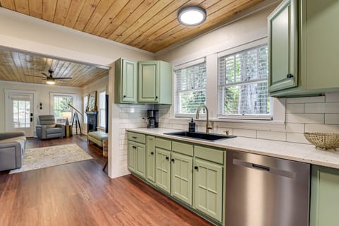 Modern-Boho Bradenton Bungalow w/ Private Hot Tub! House in Bradenton