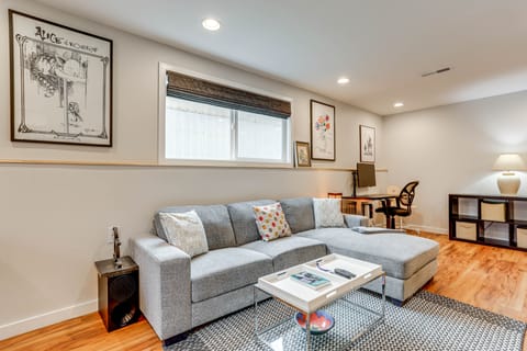 2 Mi to Green Lake! Modern Apartment w/ Parking Apartment in Seattle