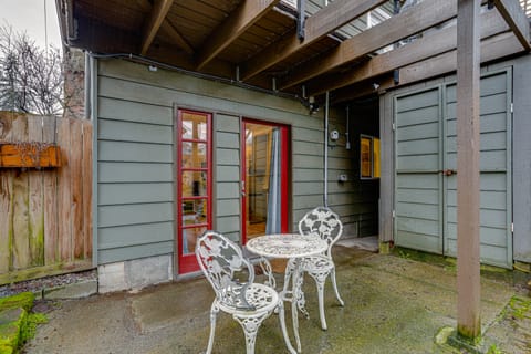 2 Mi to Green Lake! Modern Apartment w/ Parking Apartment in Seattle