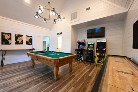 Luxe Group Getaway w/ 2-Story Deck in Broken Bow! House in Oklahoma