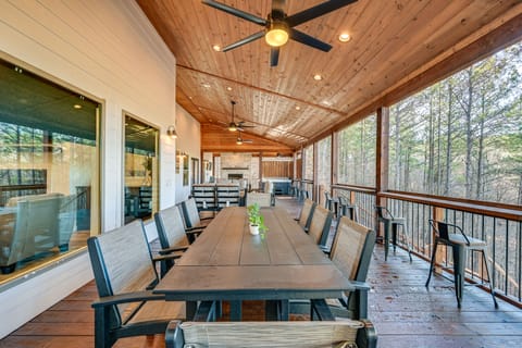 Luxe Group Getaway w/ 2-Story Deck in Broken Bow! House in Oklahoma