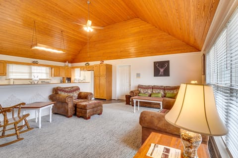 'Deer Lake Lodge' on 700 Wooded Acres in Dayton! House in Tennessee