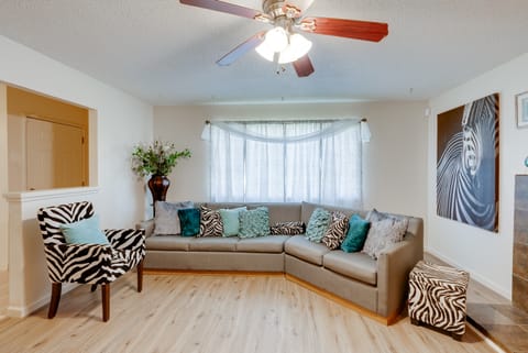 Near Airport & Dtwn: Breezy Fresno Home! House in Fresno