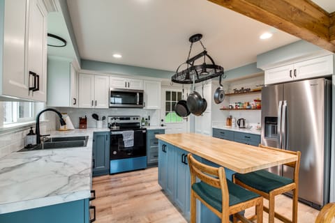 3 Mi to Reedsport: Home w/ Umpqua River Views House in Gardiner