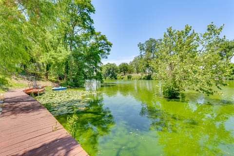 Home Gym, Office + Dock! Seguin Riverfront Retreat House in Seguin