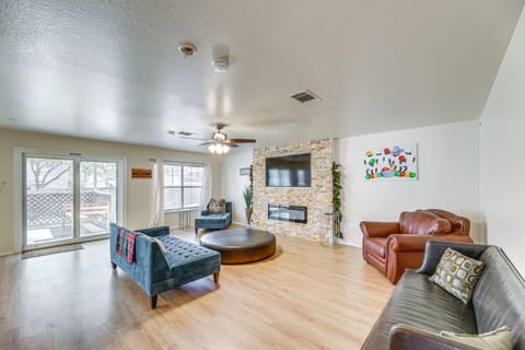 Austin Home w/ Deck - 9 Mi to Zilker Park! House in Austin