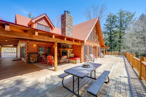 Hot Tub & Dock: Waterfront Cabin in Old Forge! House in Webb