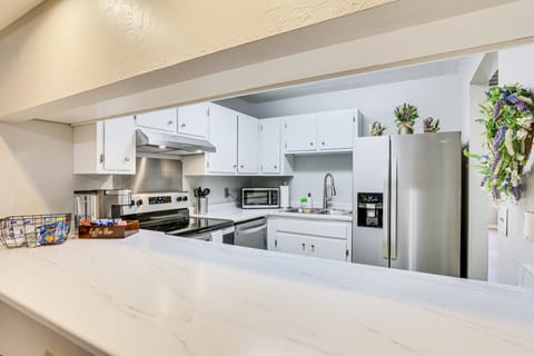 Updated Tallahassee Townhome: 3 Mi to Downtown! Apartment in Tallahassee