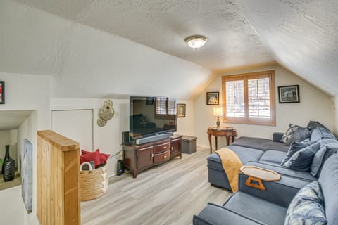 Cozy Cabin w/ Deck - 2 Mi to Bear Mountain Resort! House in Big Bear