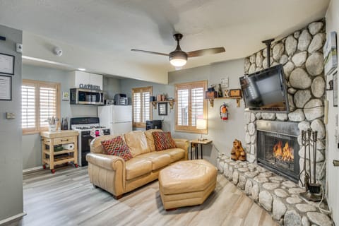 Cozy Cabin w/ Deck - 2 Mi to Bear Mountain Resort! House in Big Bear