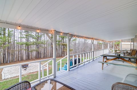 Monticello Home w/ Deck & Fire Pit < 1 Mi to Water House in Lake Cumberland