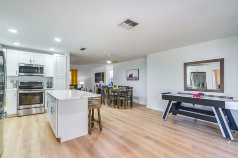 6 Mi to Weeki Wachee Springs: Family Getaway House in Spring Hill