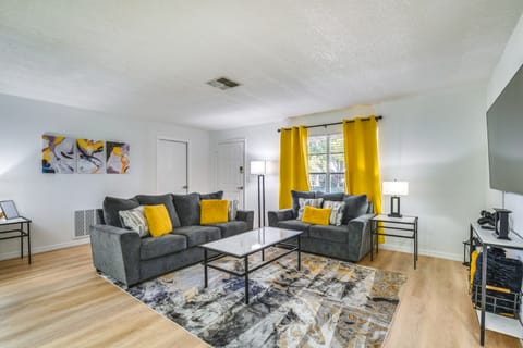 6 Mi to Weeki Wachee Springs: Family Getaway House in Spring Hill