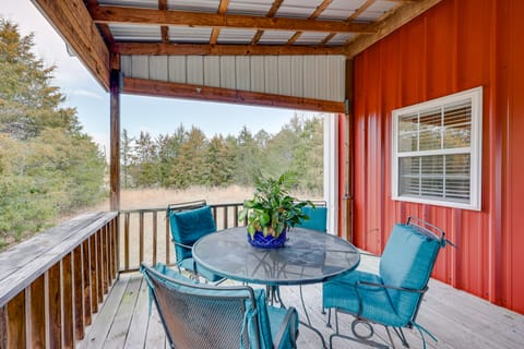 Pet-Friendly Dover Cottage w/ Deck + Mtn Views! Cottage in Arkansas