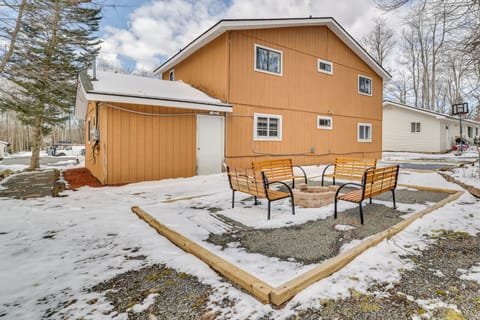 Game Room & Pool Access: ‘Pocono Paradise Haven’ House in Coolbaugh Township