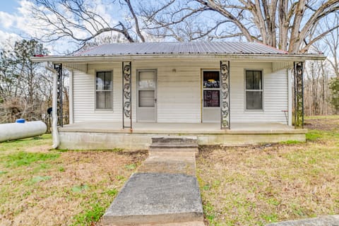 Peaceful Cottage w/ Yard: 2 Mi to Kentucky Lake! Cottage in Tennessee