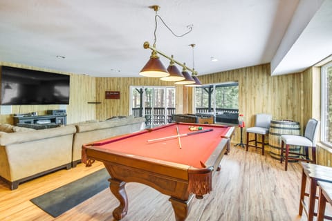 Serene Big Bear Retreat w/ Hot Tub + Game Room! House in Big Bear