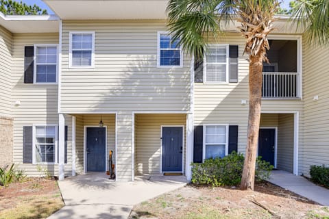 Tranquil Gainesville Gem w/ Lanai & Pool Access! Apartment in Gainesville