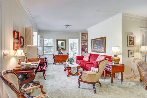 Central & Ornate Sewanee Home w/ Screened-In Porch House in Tennessee