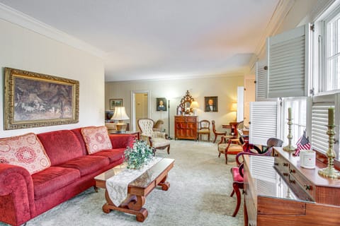 Central & Ornate Sewanee Home w/ Screened-In Porch House in Tennessee