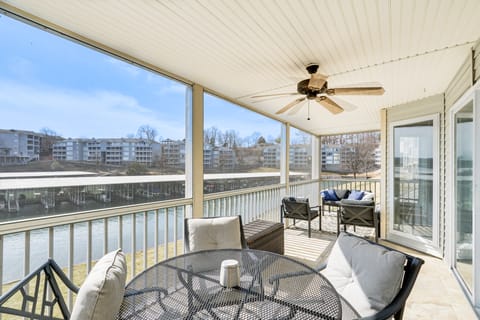 Regatta Bay Condo w/ Balcony + Water Views! Apartment in Village Four Seasons