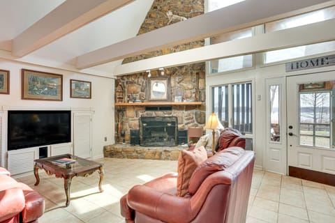 Boat Dock on Reelfoot Lake: Tiptonville Retreat House in Tennessee