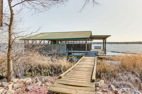 Boat Dock on Reelfoot Lake: Tiptonville Retreat House in Tennessee