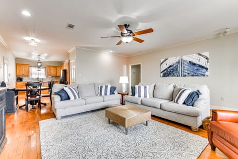 Lakefront Oscar Home w/ Game Room + Boat Dock! House in False River