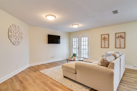 Downtown Kemah Rental ~ 3 Blocks to Boardwalk! Apartment in Kemah