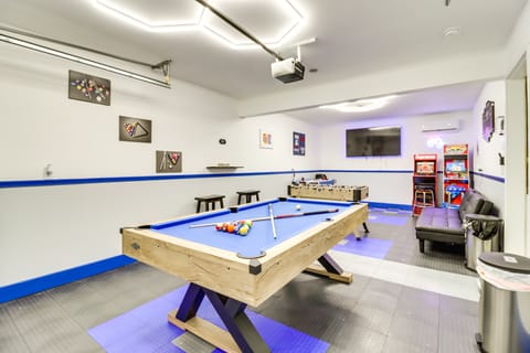 9 Mi to Camelback! Home w/ Hot Tub & Fire Pit House in Tunkhannock Township