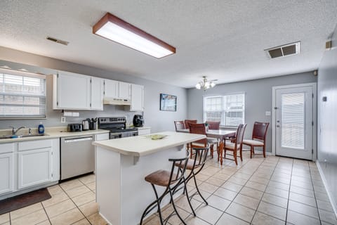 Pet-Friendly Knoxville Retreat w/ Deck + Gas Grill House in Knoxville