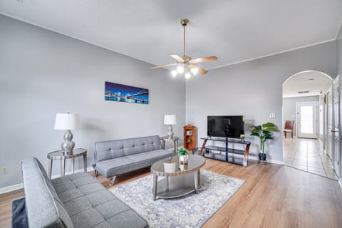 Pet-Friendly Knoxville Retreat w/ Deck + Gas Grill House in Knoxville