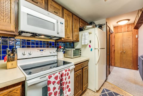 Community Beach Access: Lake Harmony Townhome Apartment in Kidder Township