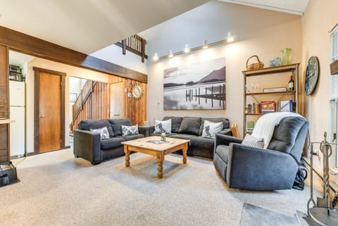 Community Beach Access: Lake Harmony Townhome Apartment in Kidder Township