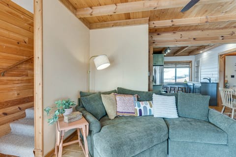 Mountaintop Blue Ridge Cabin: 2 Mi to Downtown House in Blue Ridge