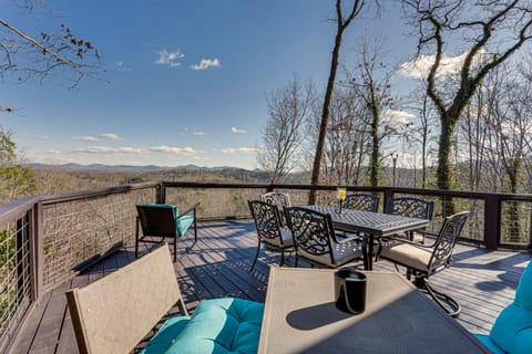 Mountaintop Blue Ridge Cabin: 2 Mi to Downtown House in Blue Ridge