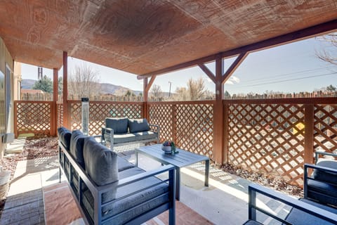 Taos Home w/ Private Hot Tub, Sauna & Gas Grill! House in Taos
