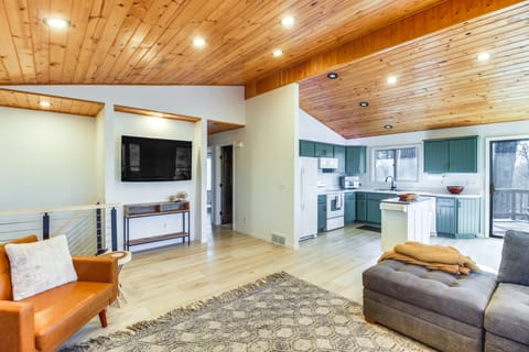 Lakefront Nisswa Home w/ Deck & Screened Porch House in Lake Shore