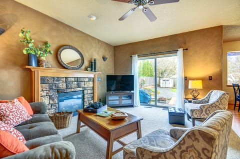 Lovely Dundee Home w/ Private Yard & Fire Pit! House in Dundee