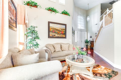 Outdoor Oasis + Hot Tub! Spacious Clovis Home House in Clovis