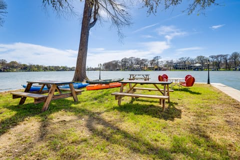 Fish, Boat & Unwind! Retreat w/ Lake Dunlap Access House in New Braunfels