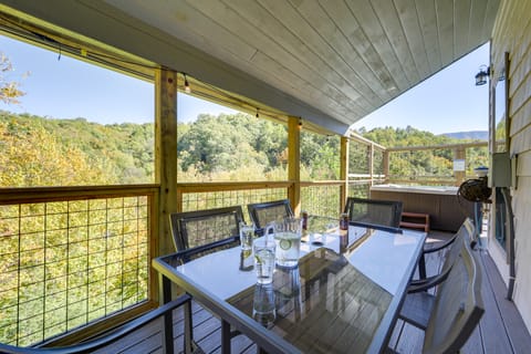 Hot Tub & Game Room! Gatlinburg Mtn-View Cabin House in Pittman Center