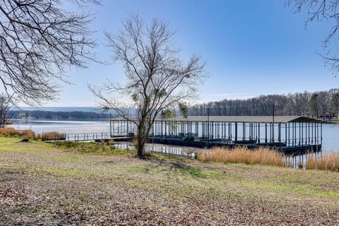 New Blaine Getaway - Walk to Lake Dardanelle! House in Arkansas