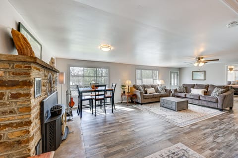 New Blaine Getaway - Walk to Lake Dardanelle! House in Arkansas