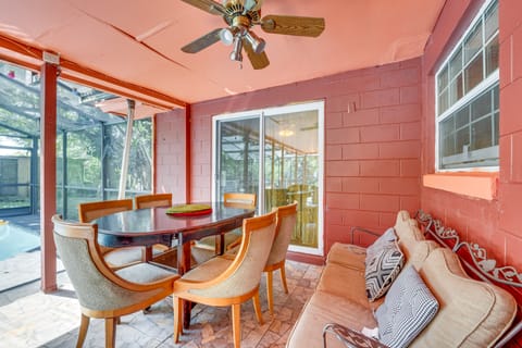 Orlando-Area Family Oasis w/ Lanai, Pool & Yard House in Apopka