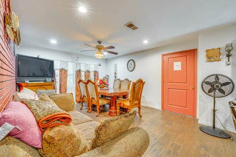 Orlando-Area Family Oasis w/ Lanai, Pool & Yard House in Apopka