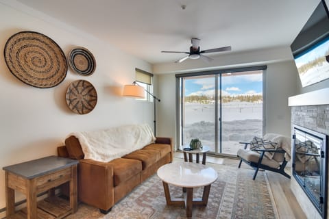 2 Mi to Fraser Tubing Hill: Condo w/ Fireplace! Apartment in Fraser